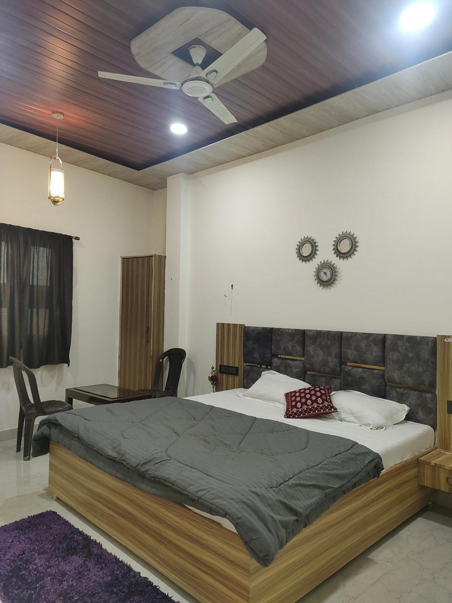 Banarasiya Stay Walking Distance To Banaras Railway Station Varanasi Eksteriør billede