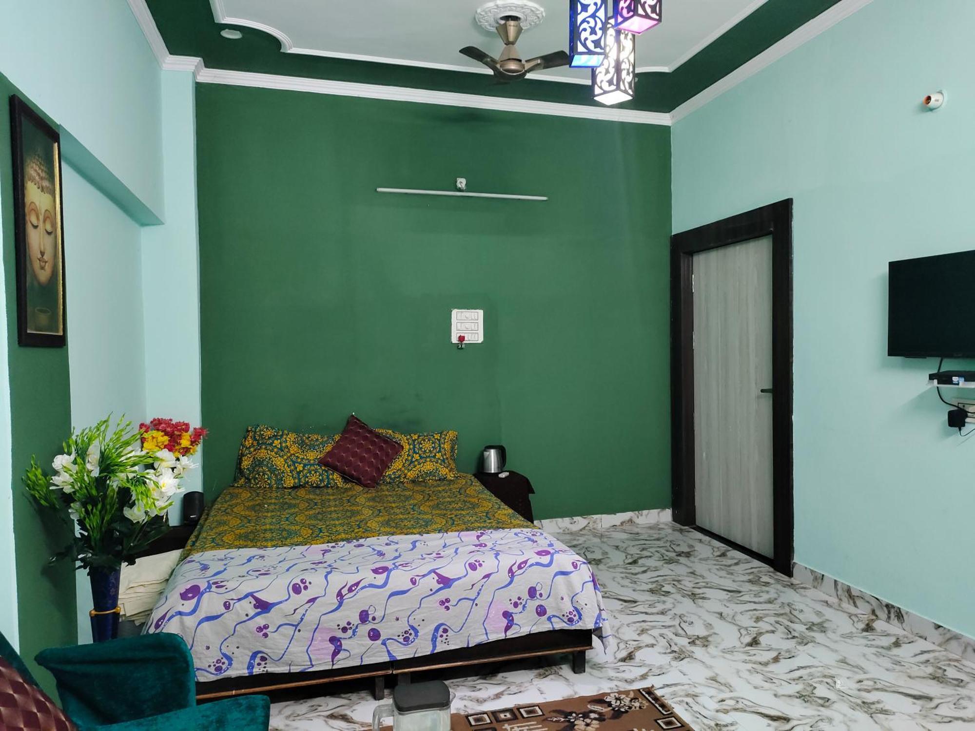 Banarasiya Stay Walking Distance To Banaras Railway Station Varanasi Eksteriør billede