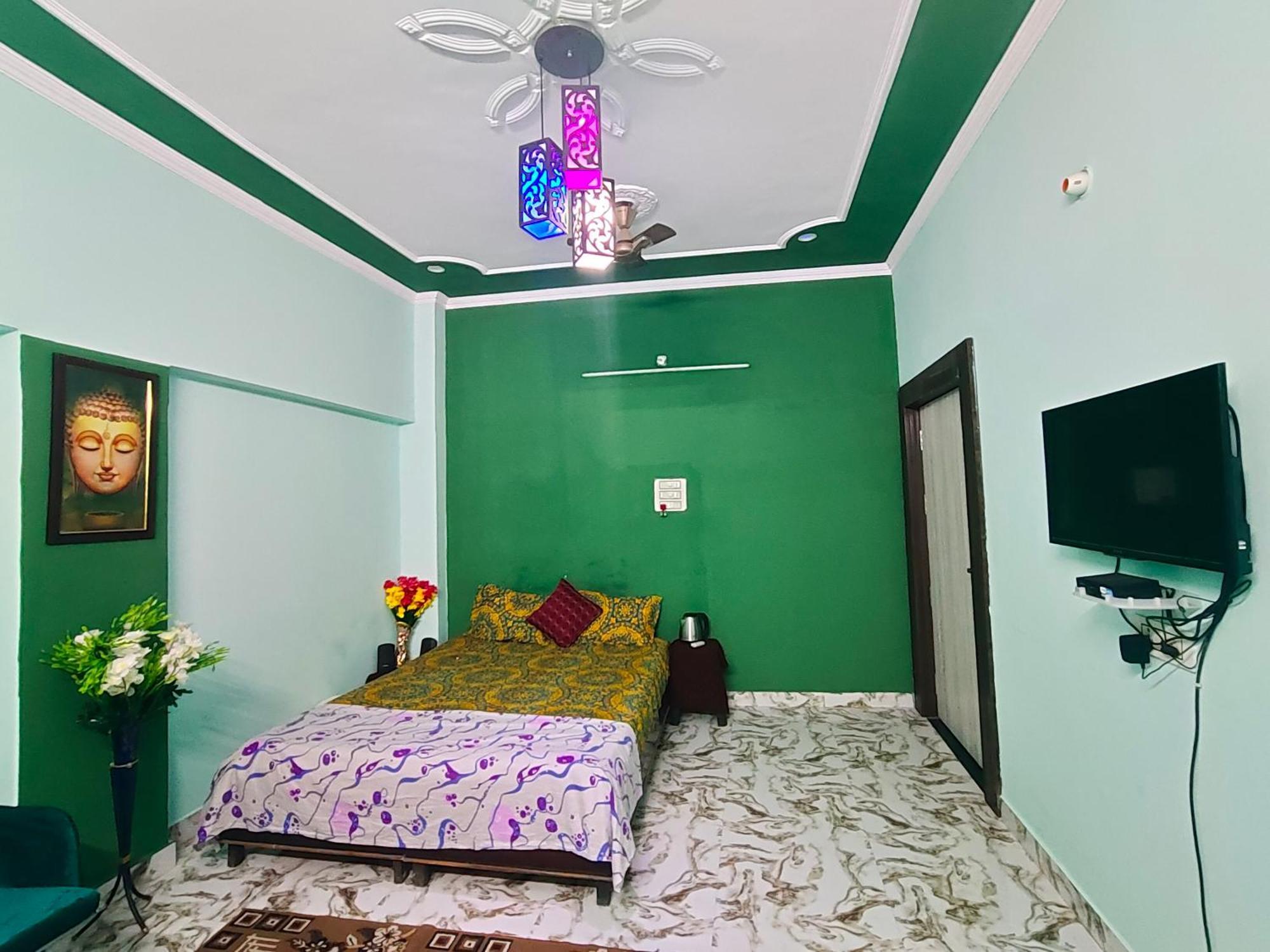 Banarasiya Stay Walking Distance To Banaras Railway Station Varanasi Eksteriør billede