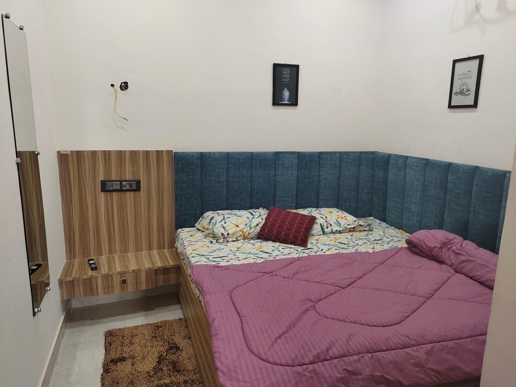 Banarasiya Stay Walking Distance To Banaras Railway Station Varanasi Værelse billede