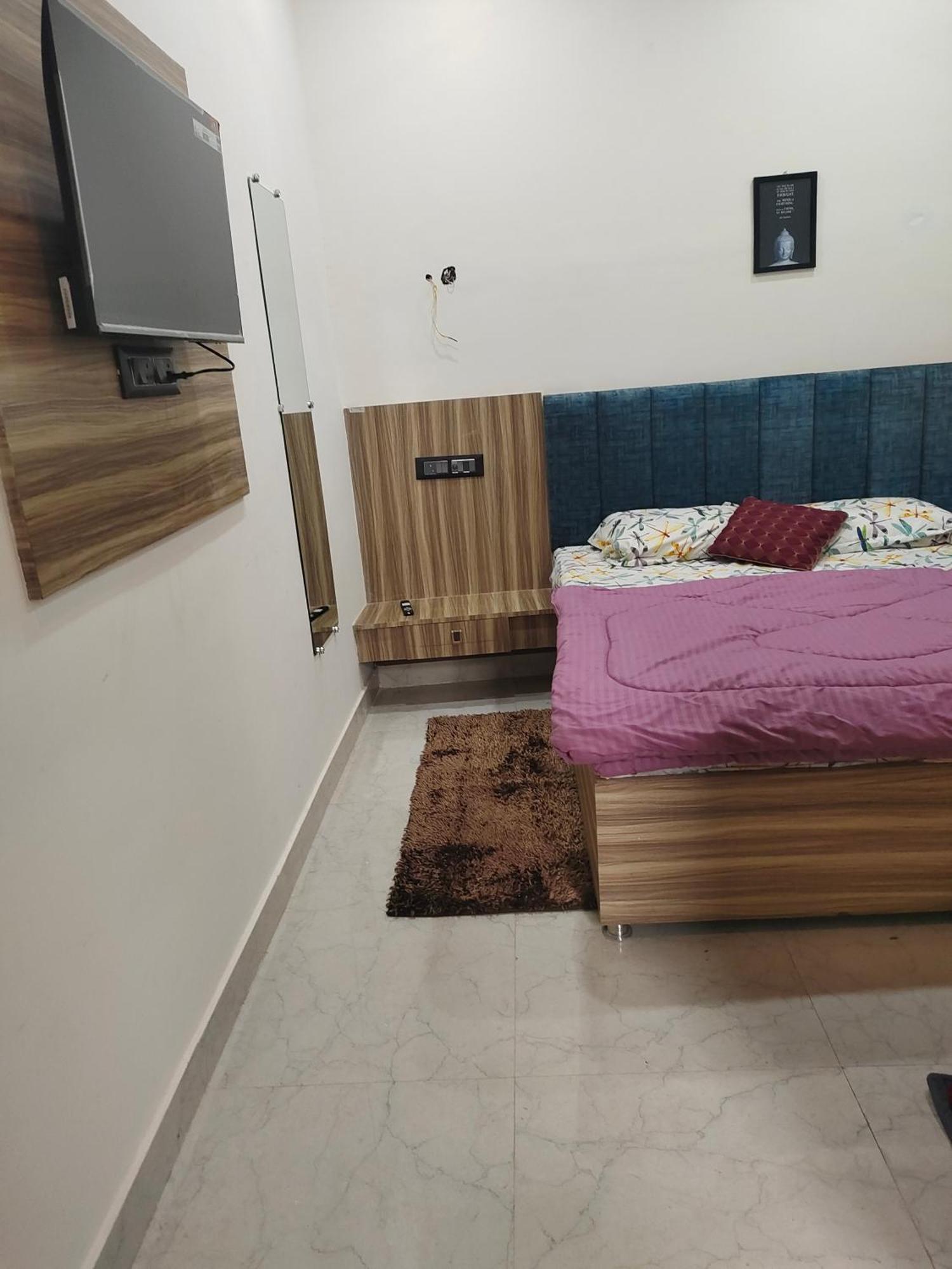 Banarasiya Stay Walking Distance To Banaras Railway Station Varanasi Værelse billede