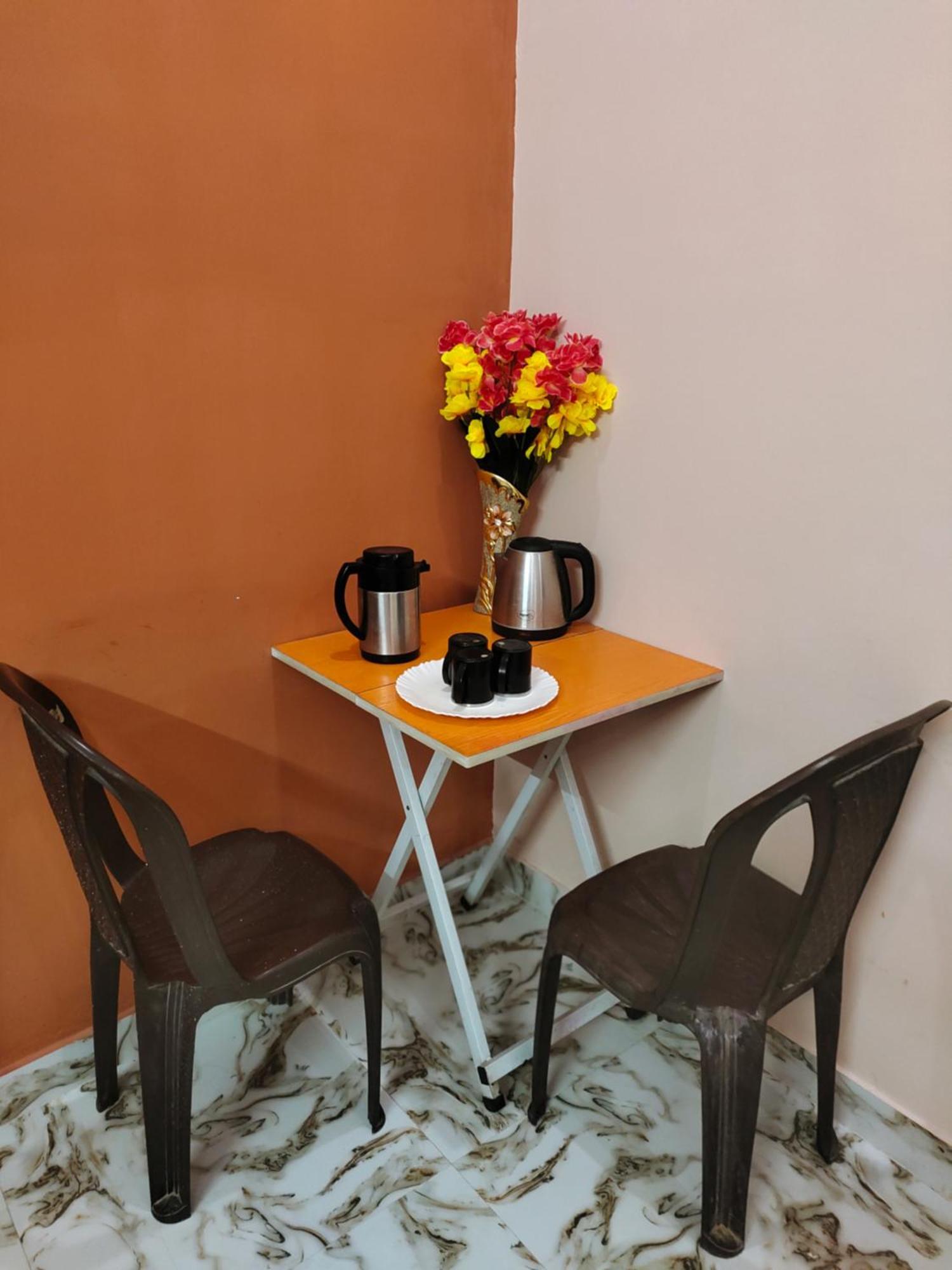 Banarasiya Stay Walking Distance To Banaras Railway Station Varanasi Værelse billede