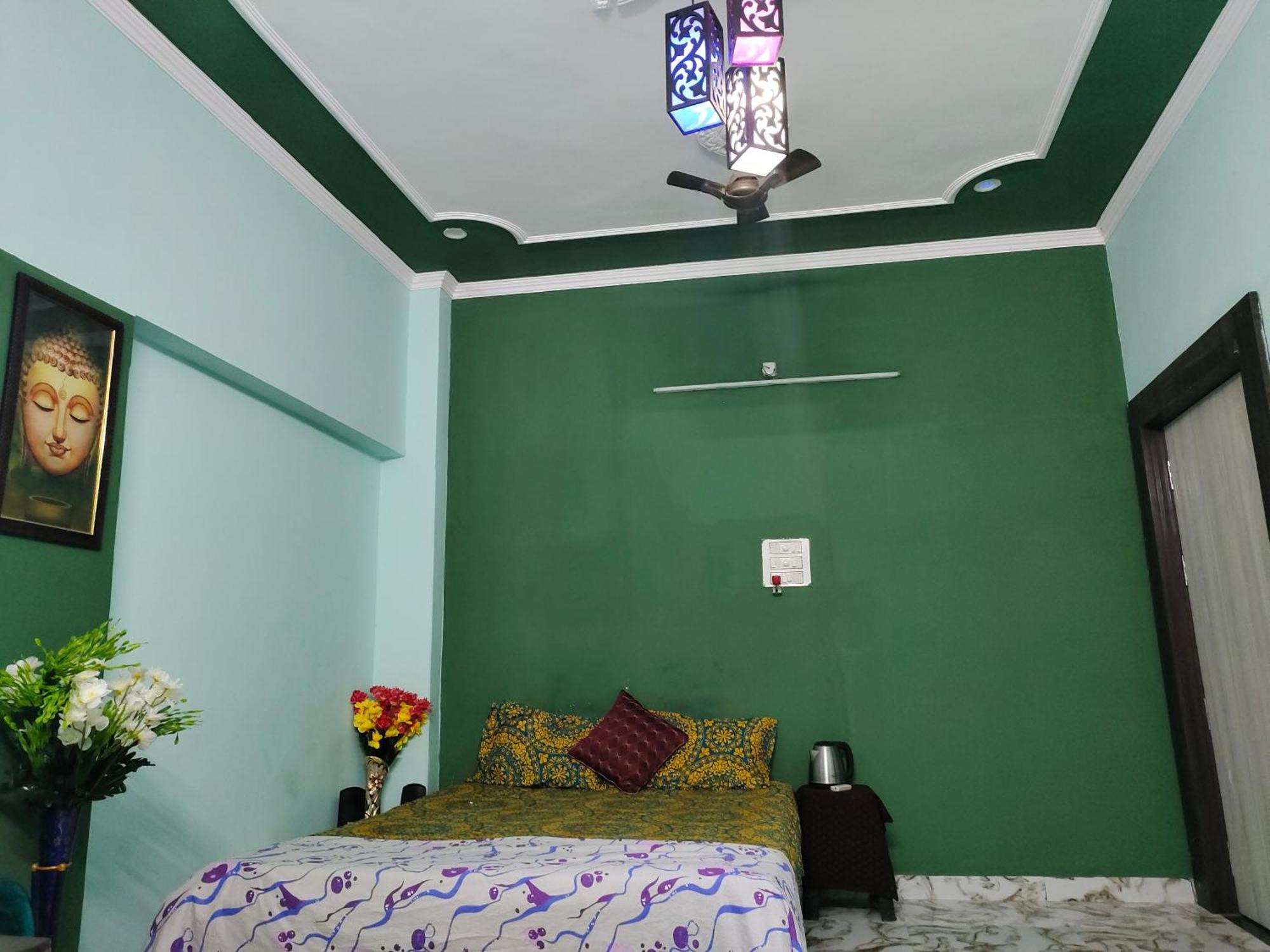 Banarasiya Stay Walking Distance To Banaras Railway Station Varanasi Værelse billede