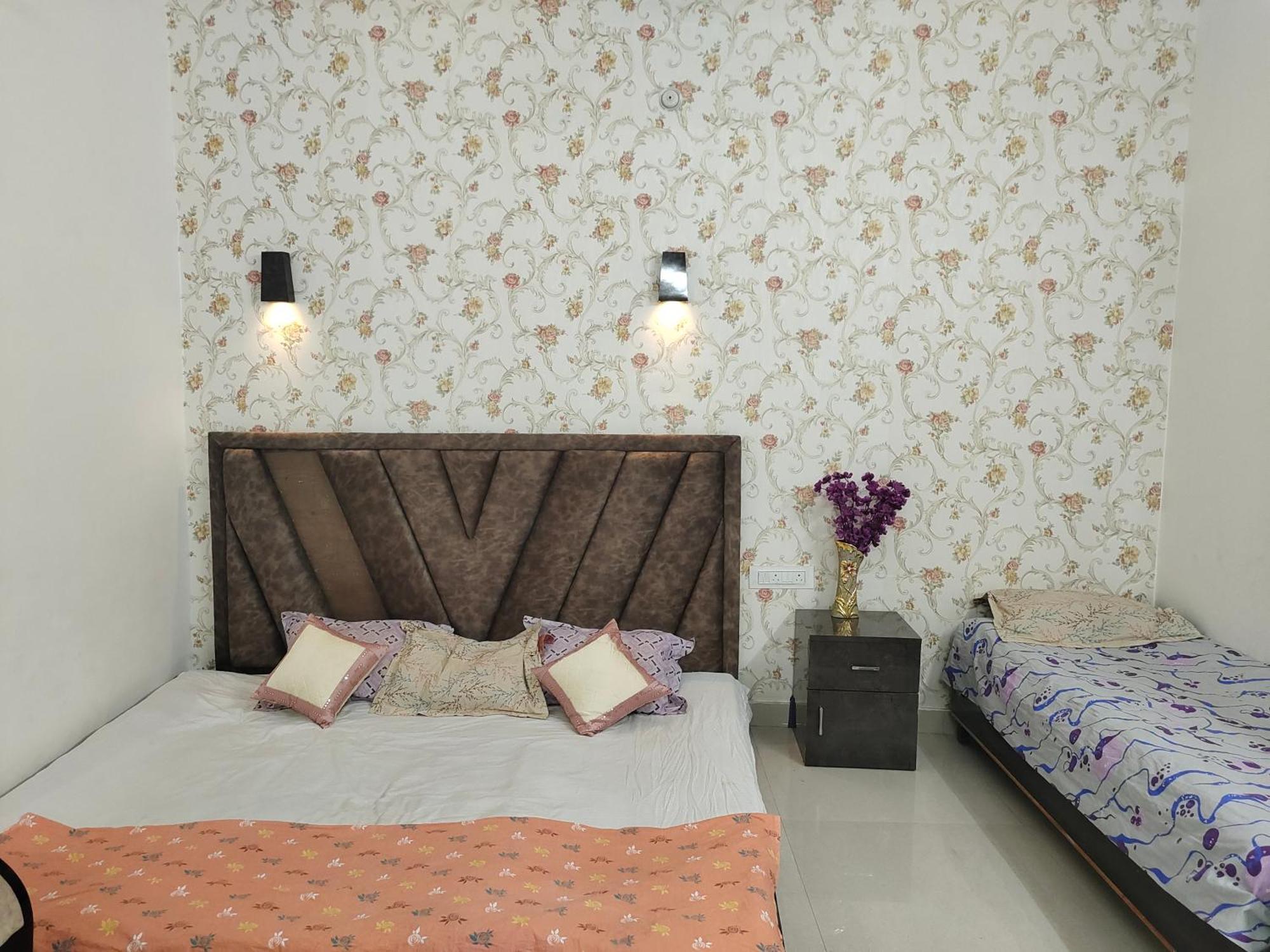 Banarasiya Stay Walking Distance To Banaras Railway Station Varanasi Værelse billede