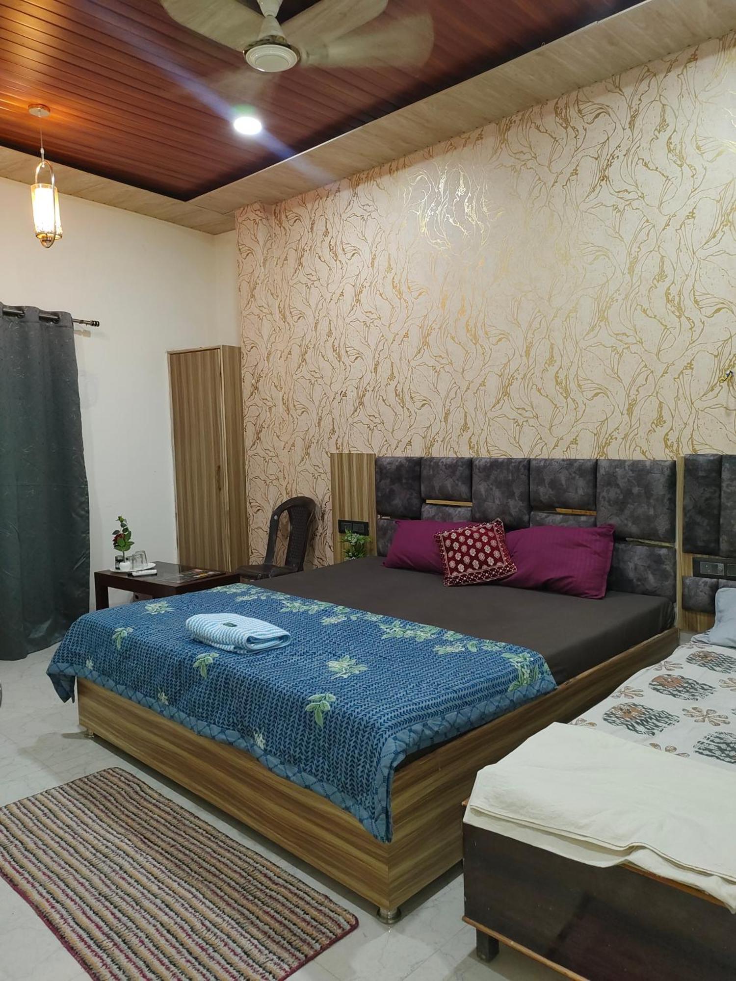 Banarasiya Stay Walking Distance To Banaras Railway Station Varanasi Eksteriør billede