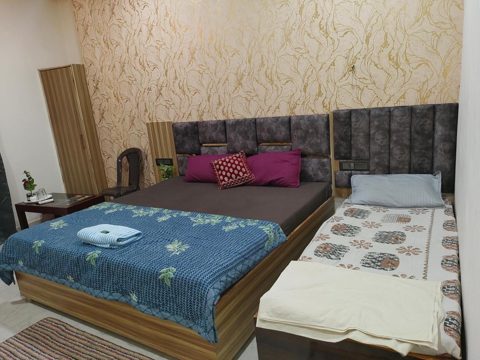 Banarasiya Stay Walking Distance To Banaras Railway Station Varanasi Eksteriør billede