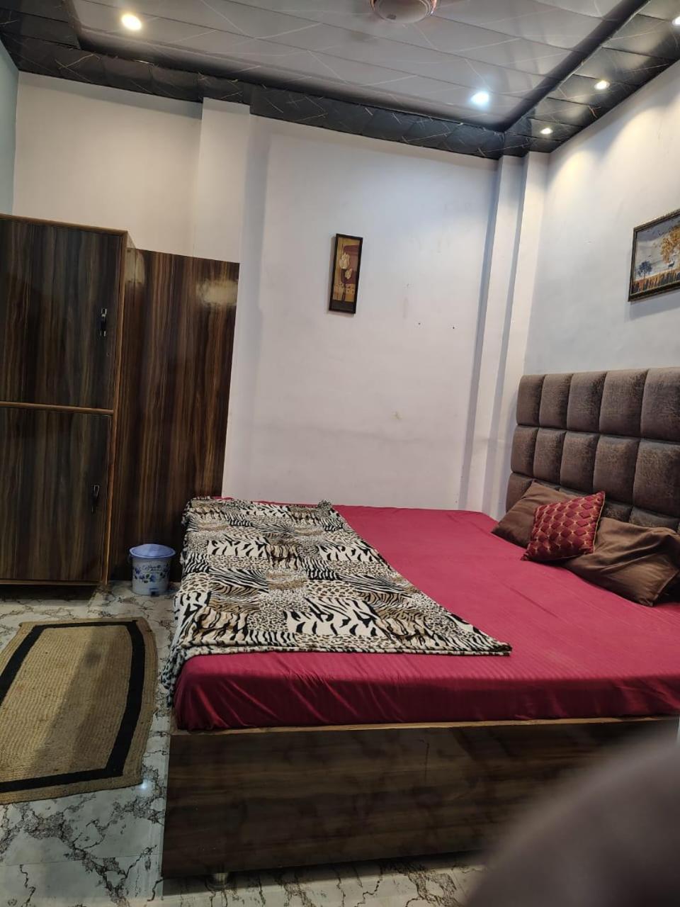 Banarasiya Stay Walking Distance To Banaras Railway Station Varanasi Eksteriør billede