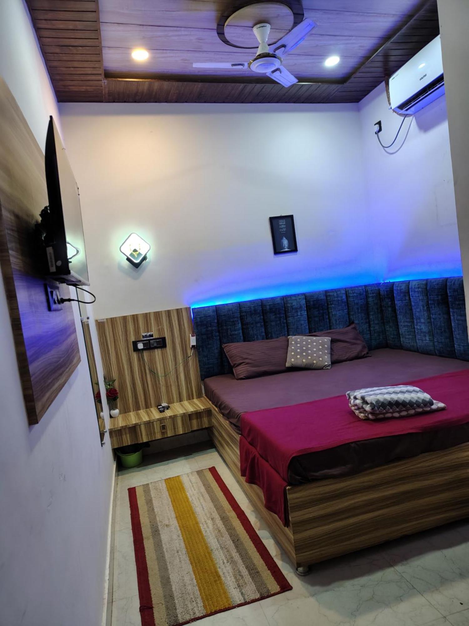 Banarasiya Stay Walking Distance To Banaras Railway Station Varanasi Eksteriør billede