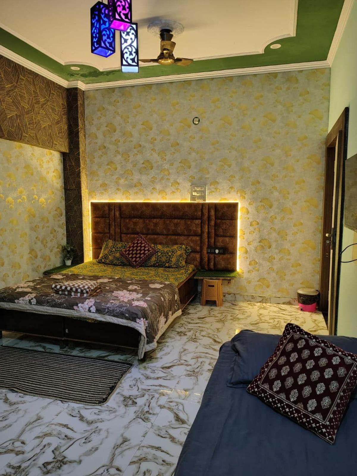 Banarasiya Stay Walking Distance To Banaras Railway Station Varanasi Eksteriør billede