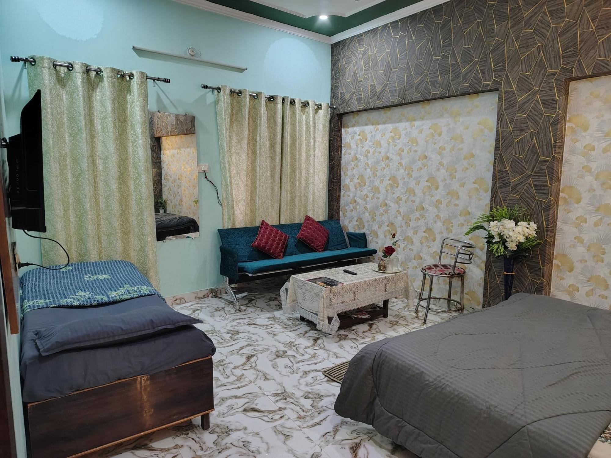 Banarasiya Stay Walking Distance To Banaras Railway Station Varanasi Eksteriør billede